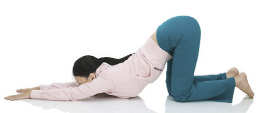 7.어깨 누르기  무릎을 바닥에 대고 엎드린 자세에서 엉덩이를 위로 들어올리고 팔을 편 채로 어깨를 누른다. 