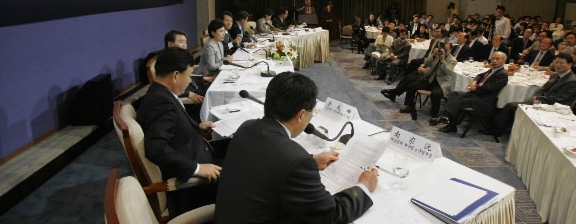 8일 서울 프레스센터에서 열린우리당 강금실·한나라당 오세훈 서울시장 후보가 참석한 가운데 관훈클럽 주최 토론회가 열리고 있다. 최해국기자 seaworld@seoul.co.kr