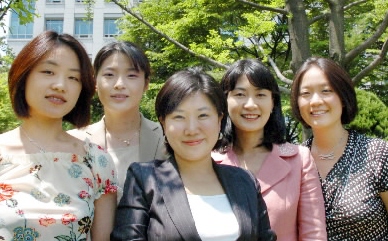 한·미 자유무역협정(FTA) 협상단의 여성 대표들. 왼쪽부터 서용주·정혜련·문종숙 사무관, 남영숙 교섭관, 이지형 사무관. 이호정기자 hojeong@seoul.co.kr