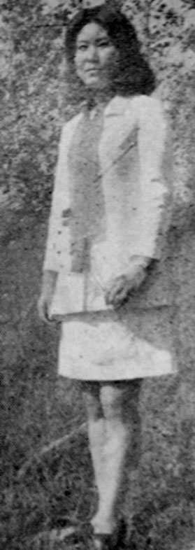 「머플러」가 깨끗한 反射(반사)를 일으키는「화이트」의 가을「수트」 <모델·紳士(신사)가 뽑은「퀸」崔貞玉(최정옥)양>