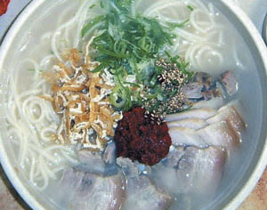 제주 삼대회관의 고기국수