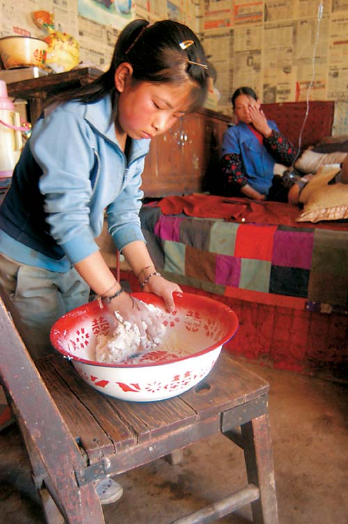 어린 나이에 가족 부양이라는 큰 짐을 조그마한 두 어깨에 지고 있는 야오완친양. 난주신보