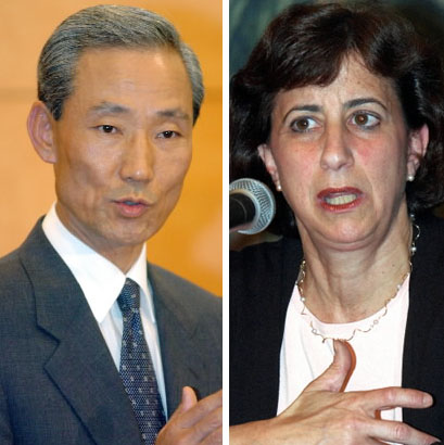 한·미 자유무역협정(FTA) 2차 본협상이 종료된 14일 오후 김종훈(왼쪽) 한국측 수석대표와 웬디 커틀러 미국측 수석대표가 3시간 시차를 두고 각각 세종로 정부중앙청사와 신라호텔에서 기자회견을 갖고 입장을 밝히고 있다. 이언탁 안주영기자 utl@seoul.co.kr