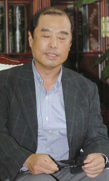 논문 중복 개제 파문속 김병준 교육부총리가 일요일인 30일 오후 국실장 회의를 하고있다. 