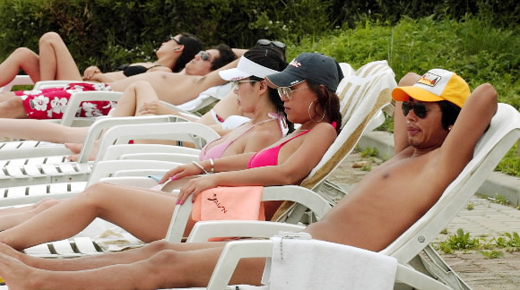 살이 타는 이유는 피부의 멜라노사이트라는 세포가 강한 태양광선을 받아 멜라닌 색소의 생성을 유도하기 때문이다. 그러나 자외선 등에 많이 노출되면 피부 노화는 물론 피부암 등이 유발될 수 있다. 서울신문 포토라이브러리