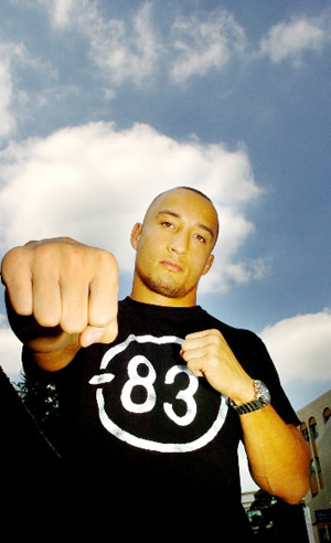 데니스 강 격투기 선수