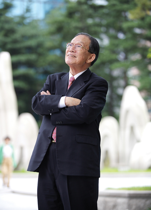 하늘은 아직도 푸르다. ‘조센징’이라는 차별을 딛고 백만장자의 신화를 일군 김대영씨.