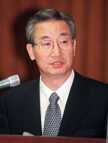 이강국 헌법재판소장