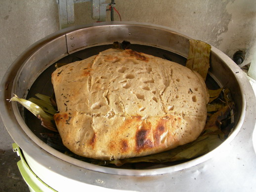 ‘다보’라고 부르는 에티오피아 전통 스타일의 빵. 단맛이 전혀 없는 아주 심심한 빵이다. 외국인을 에티오피아에서 ‘파렌지’라고 하는데 우리가 즐겨 먹는 단맛 나는 빵은 ‘파렌지 다보’라고 부른다.