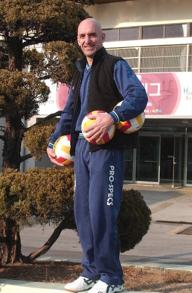 슈파(본명 아디우손 갈라스 잠봉) 프로배구 외국인 코치  