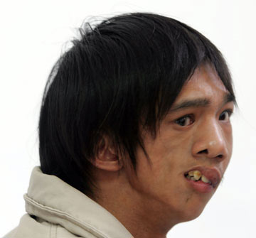 왼쪽과 오른쪽 얼굴 모습이 서로 다른 둥리씨. 무한만보