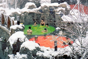 아산스파비스 실외온천풀.