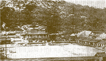 오늘의 서울 종로구 평창동에 있었던 당시의 군악대인 총융청. 가운데 넓은 마당이 이 패두의 무리들이 연주했던 연무대이다.