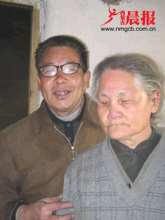 아들 주칭장과 어머니 한푸전씨. 내몽고신보