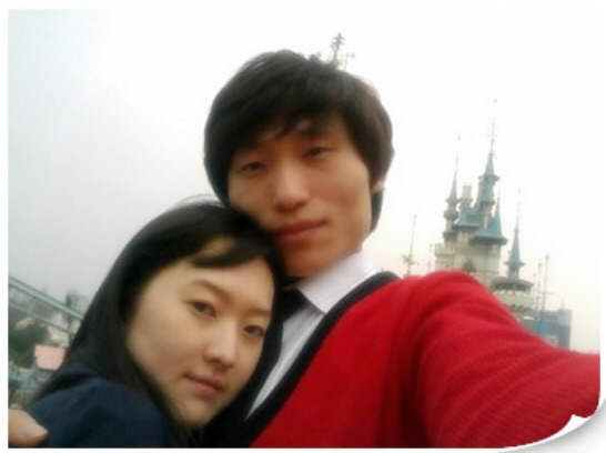 유럽의 어느 성에서 찍은거 같죠? 하지만 놀이공원이라는거~ 우리 신혼 행복하길 빌어주세요. (이재호·경기 광명시)