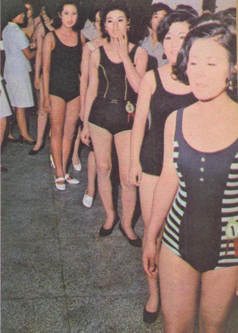 개별심사 차례를 기다리는 초조한 얼굴들.