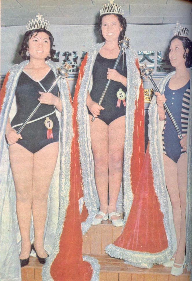 영예의 미스 여군으로 뽑힌 지(智) 최종윤 일병(가운데), 용(勇) 오정애 이병(왼쪽) 미(美) 이희자 하사(오른쪽).