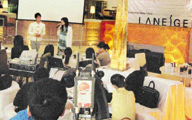 지난 2월 상하이 이창루 미모사슈퍼클럽에서 열린 ‘라네즈’의 화이트닝라인 화장품인 스타화이트 론칭쇼. 아모레퍼시픽 제공