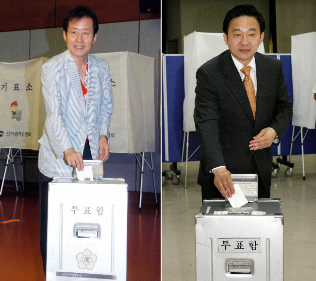 한나라당 대통령후보 선출을 위한 경선 선거일인 19일 홍준표 후보와 원희룡 후보가 각각 서울 동대문구청과 양천구청에 마련된 투표장에서 투표하고 있다. 최해국기자 seaworld@seoul.co.kr