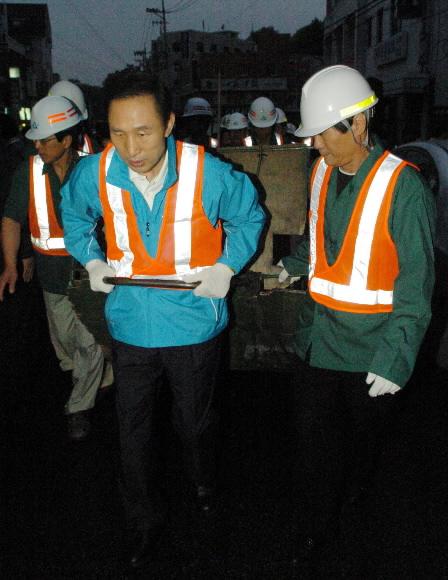 “낡은 것 쓸어내고 새 시대 열자”