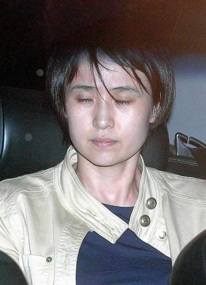 지친 표정 귀가 서울 서부지검에서 조사를 받은 신정아 전 동국대 교수가 18일 밤 구속영장이 기각된 뒤 지친 표정으로 귀가하고 있다. 정연호기자 tpgod@seoul.co.kr