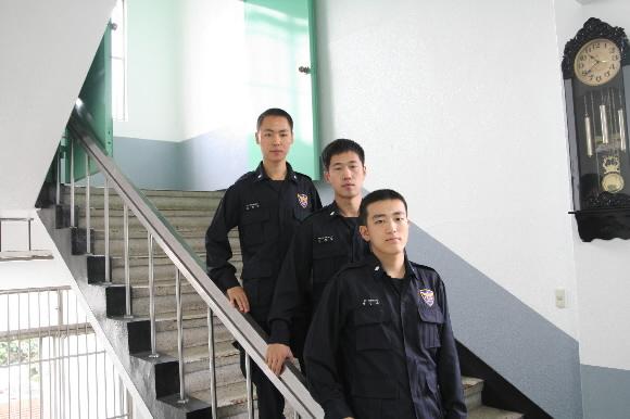 혈액이 부족해 사경을 헤매던 시민의 사연을 듣고 피를 나눠 생명을 구한 광진서 의경들. 위부터 조동민 이경, 이상혁 수경, 양성우 이경. 서울 광진경찰서 제공