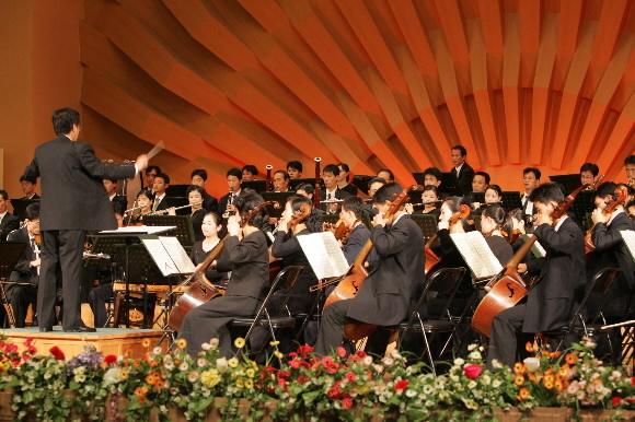  김원균 명칭평양음대 관현악단 시범연주