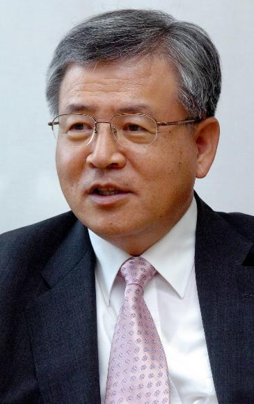 우창록 율촌 대표변호사