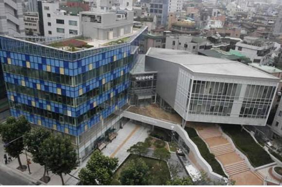9일 문을 연 서울 강남구 역삼1문화센터. 지하 3층, 지상 5층에 연면적 1만 500㎡ 규모인 이 건물의 대부분은 문화공간이다. 강남구 제공