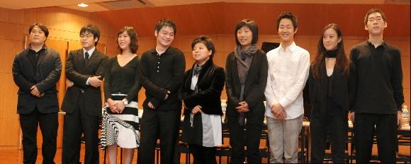 금호아시아나 솔로이스츠 멤버들. 왼쪽부터 상임작곡가 최명훈, 김선욱, 손열음, 권혁주, 이유라, 신아라, 김재영, 이정란, 성민제.