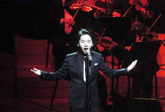 서울신문사가 주최한 세계적인 팝페라 테너 임형주의 ‘2007 임형주와 함께하는 가을밤 콘서트’가 12일 저녁 예술의 전당 콘서트홀에서 열려 깊어가는 가을 밤을 감동으로 물들였다. 김명국기자 daunso@seoul.co.kr