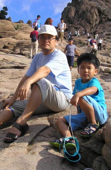  앉은 모습까지 ‘부전자전’