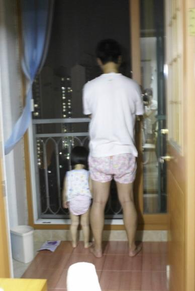 뒷모습이 닮았다