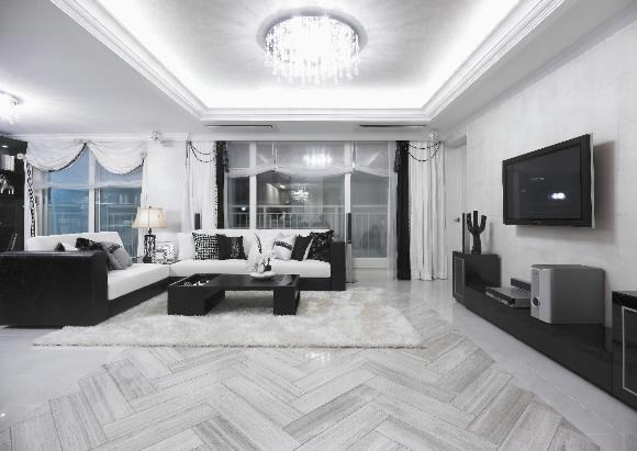 남양휴튼 109㎡(33평) 거실 전경. 발코니는 물론 가변형 벽체 하나를 터서 거실을 넓게 했다. 남양건설 제공