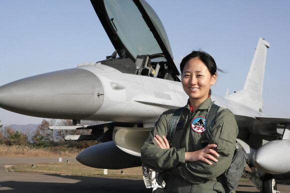 공군 첫 KF-16 女조종사 하정미 대위