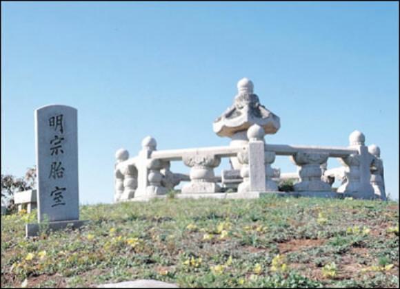 충남 서산에 있는 조선 명종태실. 국립고궁박물관은 수리된 숙종 때의 모습에 가깝게 고증하여 실제의 4분의 3 크기로 탄생교육실에 재현했다. 서산시청 제공 