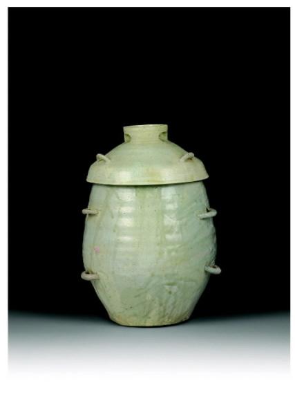 조선 왕실에서 백자로는 처음으로 만들어진 세종의 태항아리. 태항아리의 정형이 갖추어지지 않은 초기의 모습을 보여준다. 높이 17.6㎝ 국립고궁박물관 제공 