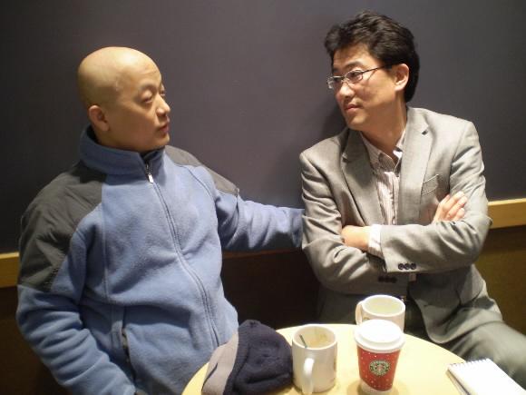 한국산업기술평가원에 근무 중인 김태진씨와 김준(왼쪽)씨.