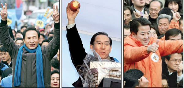 3인3색 제스처  3일 대선후보들의 유세전이 뜨겁다. 한나라당 이명박 후보는 의정부 중앙로 유세에서 브이(V)자를 그리며, 무소속 이회창 후보는 대구 동성로 유세에서 시민이 준 사과를 먹은 뒤 손을 들어, 대통합민주신당 정동영 후보는 창원 유세에서 엄지 손가락을 들어 답례하고 있다(왼쪽부터). 최해국 김명국기자·창원 연합뉴스 seaworld@seoul.co.kr