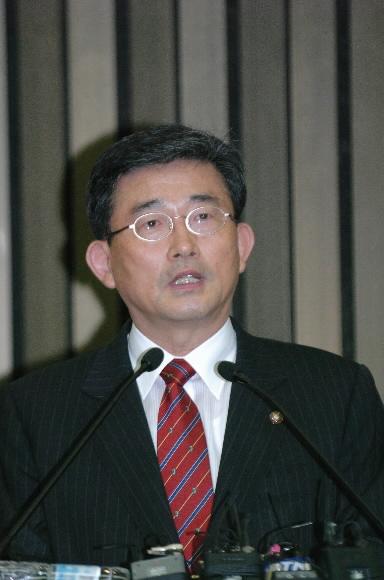 이한구 한나라당 정책위원회 의장