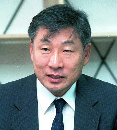 김성이 교수   ●경기고, 서울대 사회사업학과, 미 유타대 사회학 박사 ●성심여대 사회사업학과 교수 ●현 이화여대 사회복지학과 교수 ●현 한국사회복지사협회장