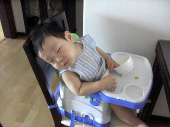 얼마나 졸렸으면…