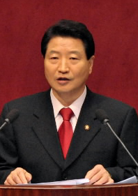 한나라당 안상수 원내대표가 30일 국회 본회의장에서 국회교섭단체 대표 연설중 정부조직개편안에 협조해줄 것을 요청하고 있다. 최해국기자 seaworld@seoul.co.kr