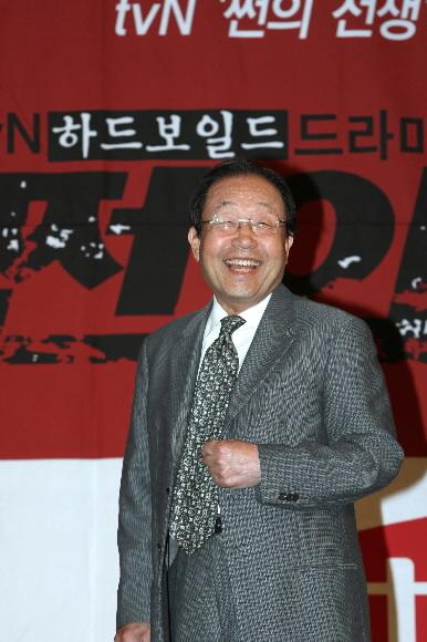 25일 서울 태평로 프라자호텔에서 열린 ‘쩐의 전쟁 디 오리지널’ 제작발표회에 참석한 중견 탤런트 신구.