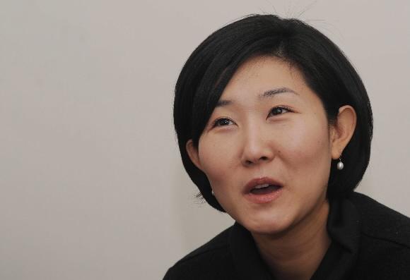 인간 내면의 성장, 곧 정신적 성숙의 중요성을 강조하는 신예 작가 서유미씨. 남상인기자 sanginn@seoul.co.kr