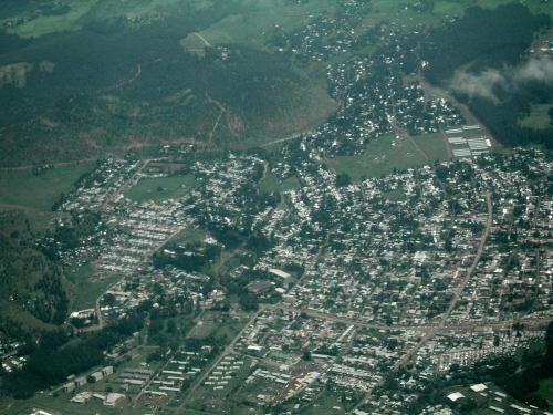 하늘에서 내려다 본 아디스 아바바. 해발 고도가 높아 비행기가 곧 착륙합니다, 라는 방송이 나오자마자 정말 바로 착륙을 해버린다.