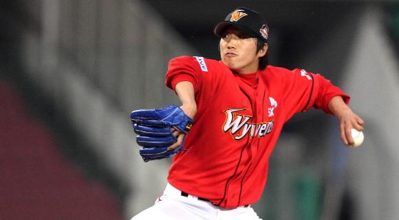 KIA에서 트레이드된 뒤 3일 만에 전격 선발 등판한 SK 전병두가 7일 잠실에서 열린 프로야구 LG전에서  힘차게 공을 뿌리고 있다. 부산 배우근기자 kenny@sportsseoul.com