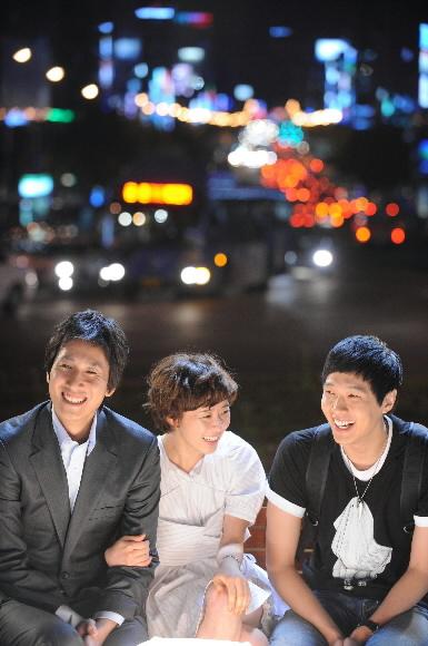 도시 남녀들의 일과 사랑을 그리는 SBS 새 드라마 ‘달콤한 나의 도시’의 출연진. 왼쪽부터 이선균,최강희,지현우