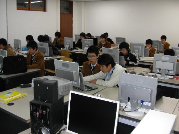 한국게임과학고등학교 학생들이 게임개발교육에 열중하고 있다. 한국게임과학고 제공