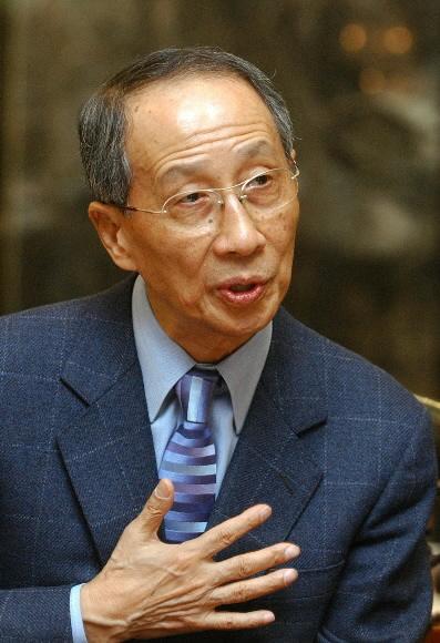 윤여준 전 환경부 장관